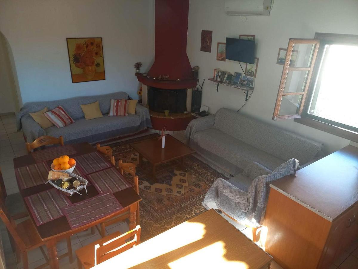 Rodomelo House - 3 Bedrooms Leonídion 외부 사진